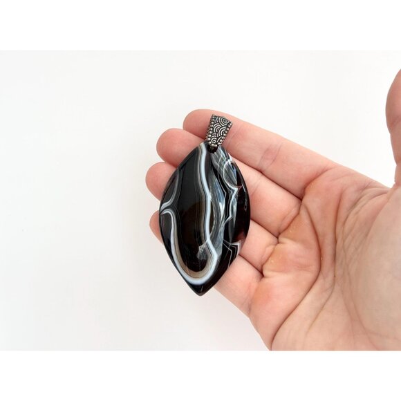 Black & White Marquise Shaped Banded Agate Crystal Silver Toned Vintage Pendant - Picture 6 of 9